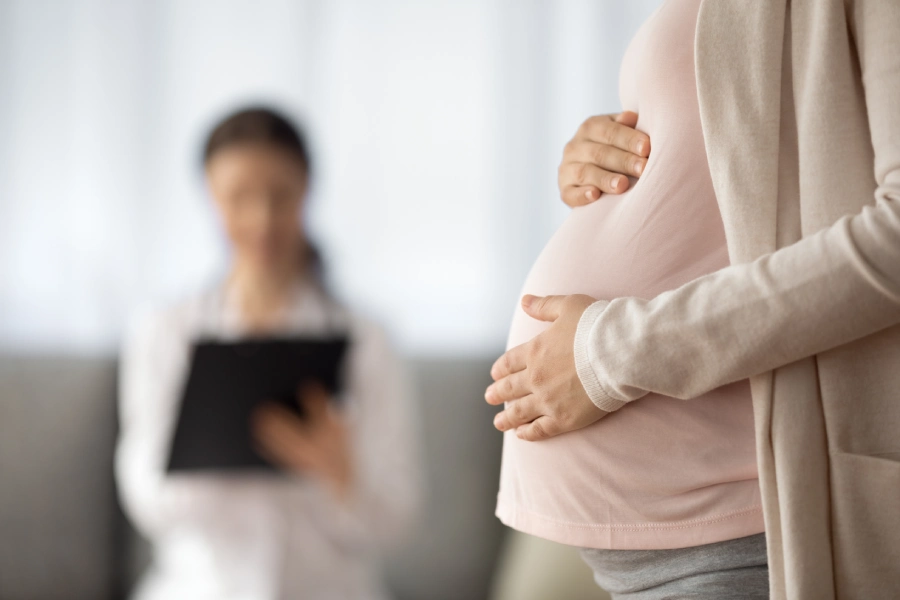 بعد از انتقال جنین چه اتفاقی برای بدن می‌افتد؟