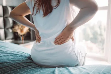 کمر درد بعد از رابطه جنسی: چرا و چگونه از آن پیشگیری کنیم؟